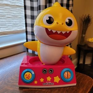 Pinkfong Baby Shark Dancing DJ